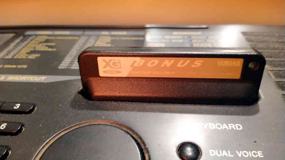 Yamaha PSR-530 Bonus Mudic Cartridge Close up