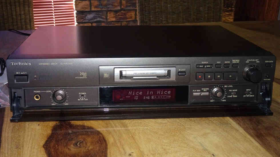 Technics SJ-DM100 Minidisc front panel